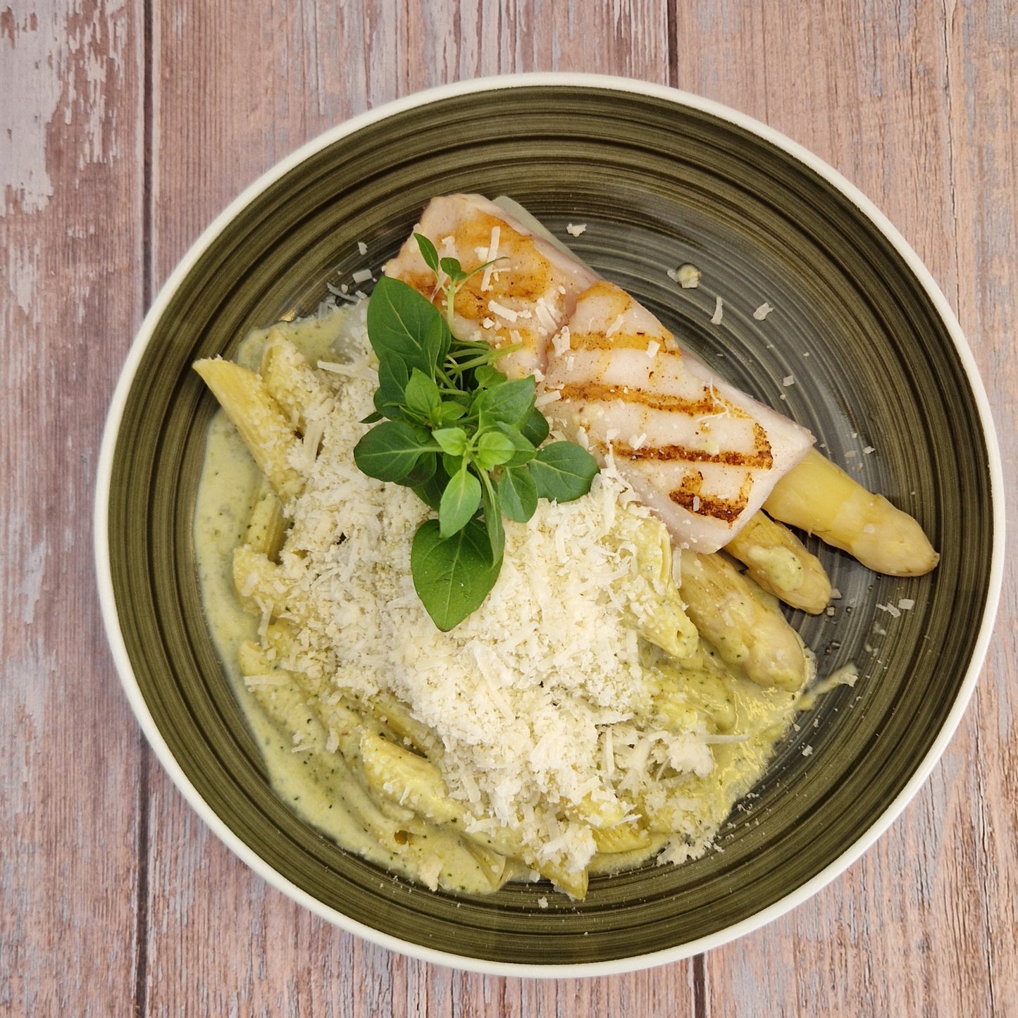 Roodbaarsfilet met asperges & pasta pesto