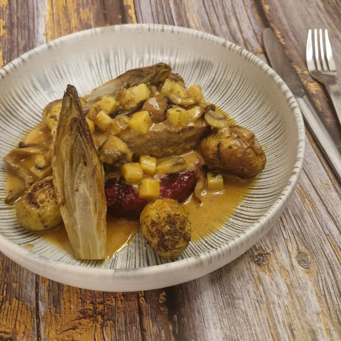 Hertenfilet met veenbessencompote & krieltjes
