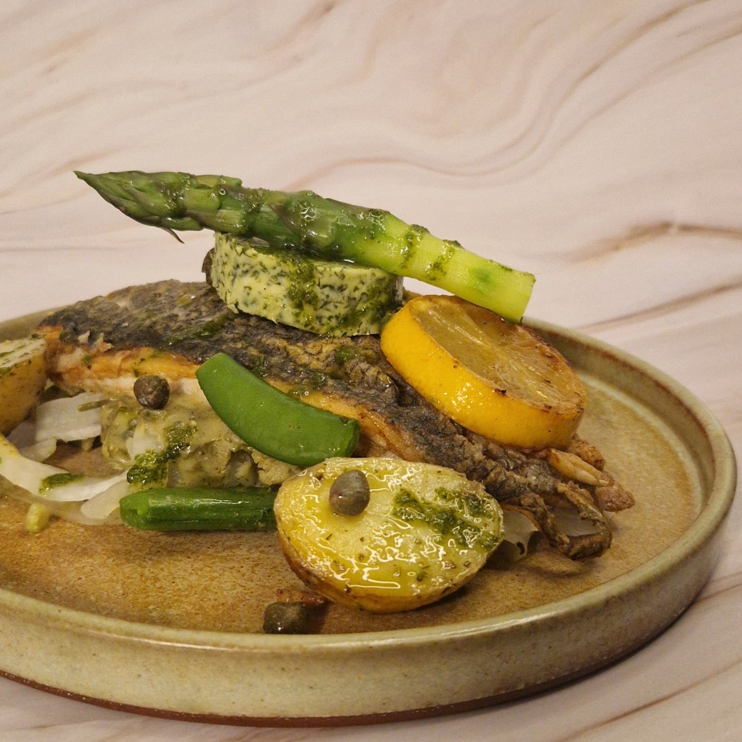 Doradefilet met venkel en kruidenboter met kappertjes van Arno’s to go in Beveren