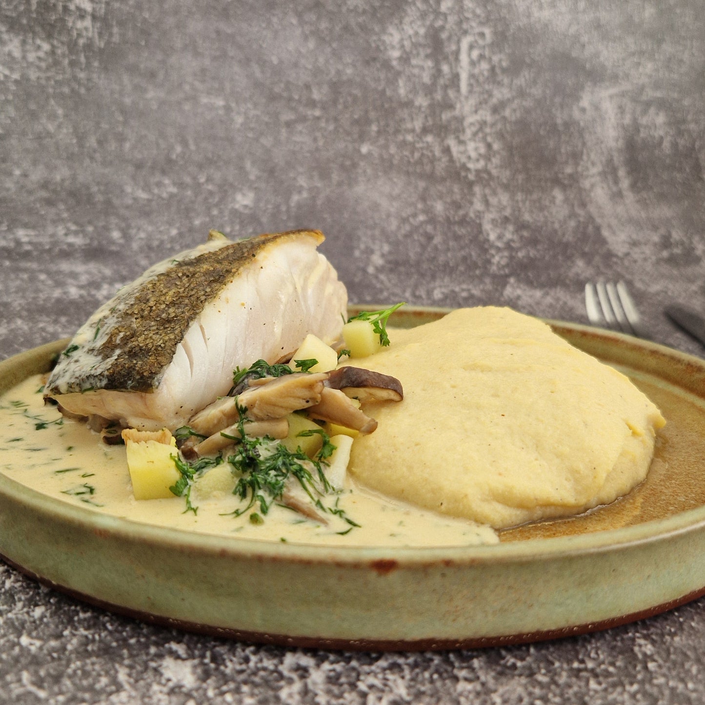 Kabeljauwfilet met dilleroomsaus en pastinaakpuree van Arno’s to go in Beveren