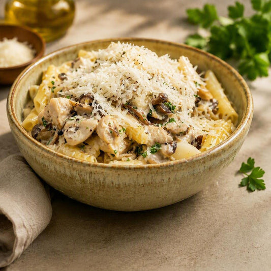 Pasta met champignons, spekjes en truffelroomsaus bij Arno's to go in Beveren
