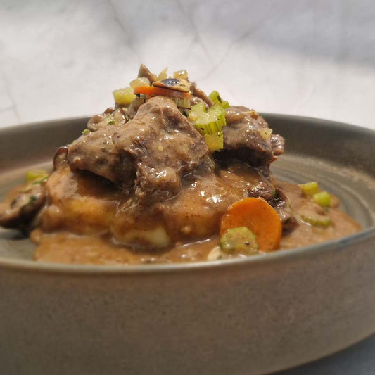 Stoofvlees met bruin bier en aardappelpuree bij Arno's to go in Beveren