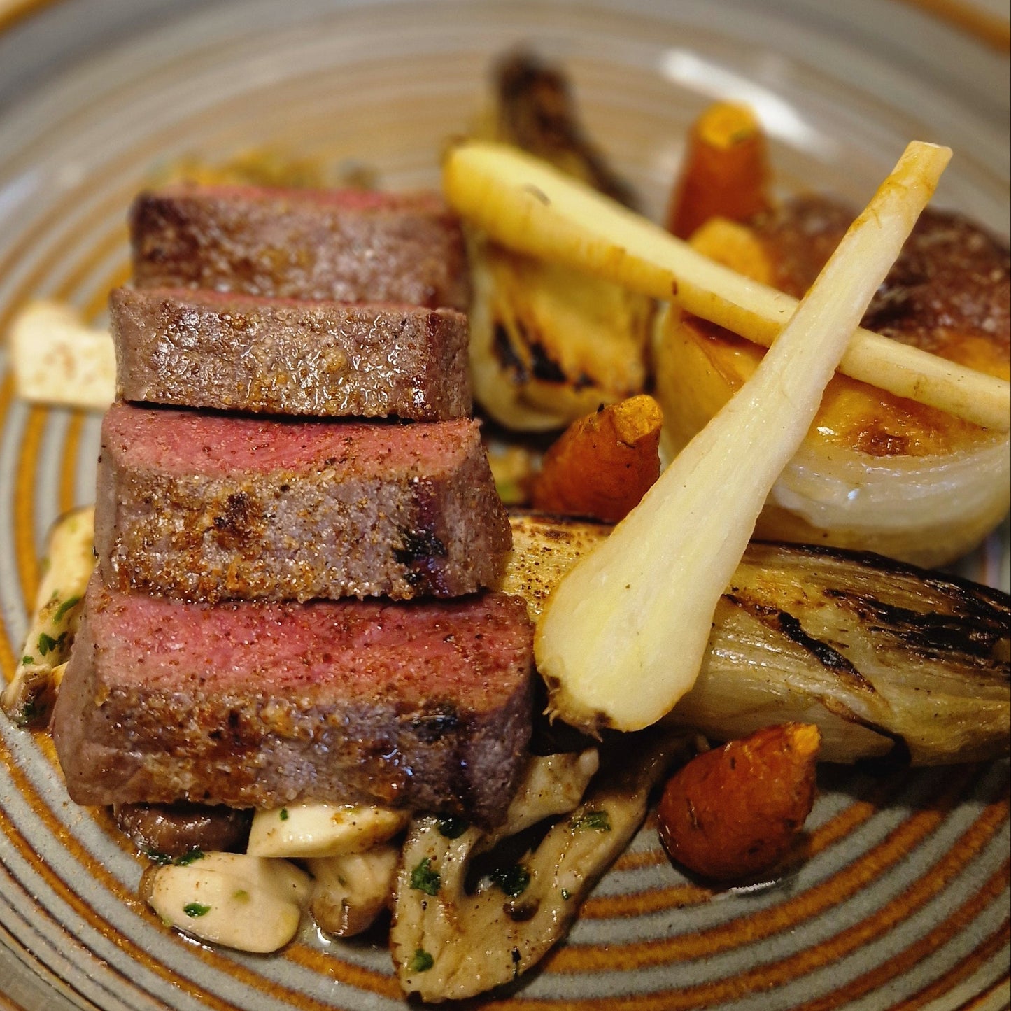 hertensteak met pastinaak en gratin bij Arno's to go in Beveren