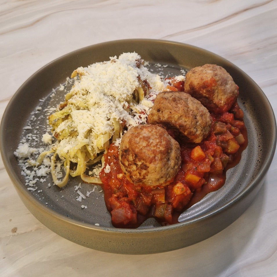 Polpette op z’n Italiaans met pasta en tomatensaus van Arno’s to go in Beveren
